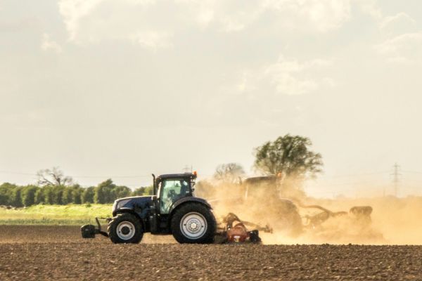 Modelo de contrato de arriendo de maquinaria agrícola